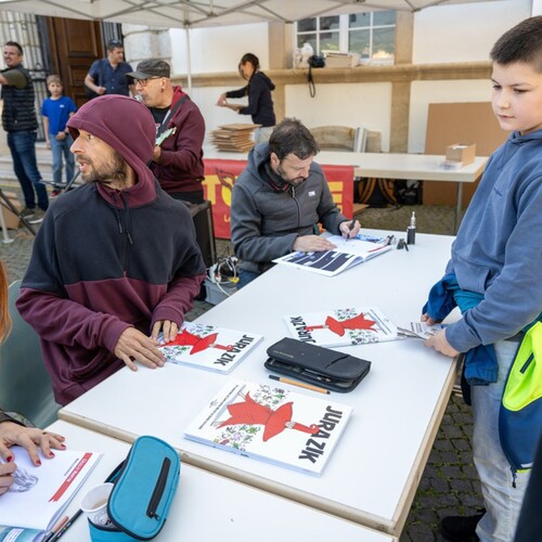 Les autrices et auteurs de Jurazik en dédicaces