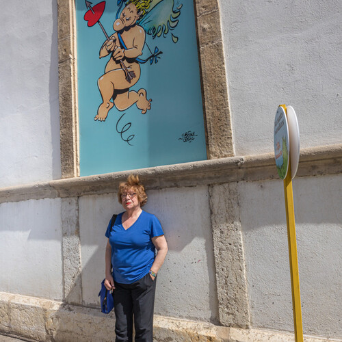 Devant son exposition