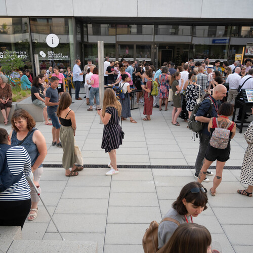 Il y avait foule à la sortie du Théâtre !